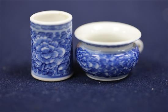Two Chinese blue and white bird feeders, 19th century, H. 3.3cm and 1.9cm, boxed